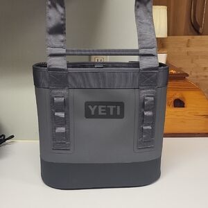 YETI Camino 20 Grey